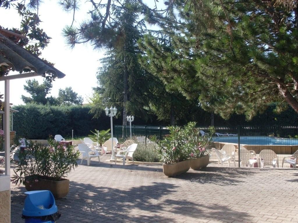 camping du Jonquier à Orange (84, Vaucluse, France)
